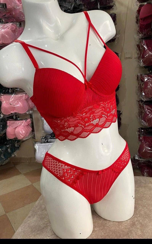 Kırmızı alt üst takım